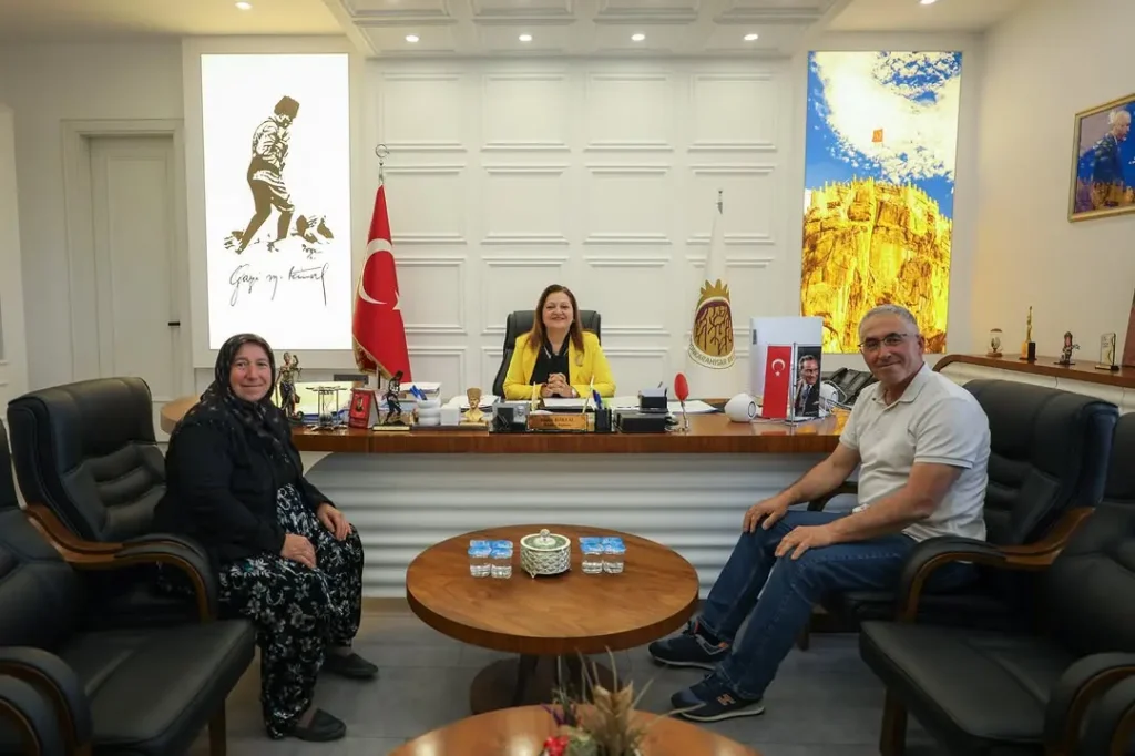 Afyonkarahisar Belediye Başkanı Burcu Köksal, Dinar Tatarlı Beldesi’nden Raşit ve Emine Karadeniz’i Ağırladı