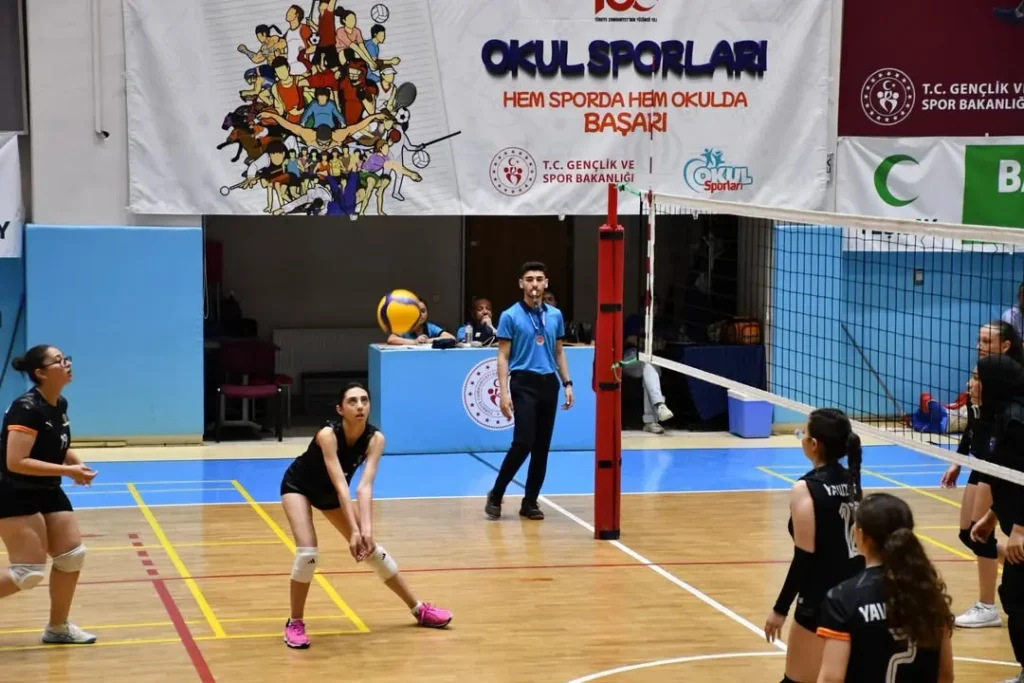 Afyonkarahisar Gençlik ve Spor İl Müdürlüğü’nden Okul Sporları 2. Küme Genç Kızlar Voleybol Müsabakaları Haberi