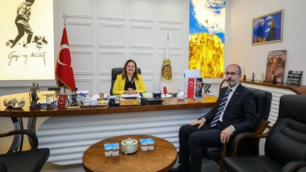 Afyonkarahisar İl Sağlık Müdürü Dr. Hakkı Öztürk, Belediye Başkanı Burcu Köksal’ı Ziyaret Etti