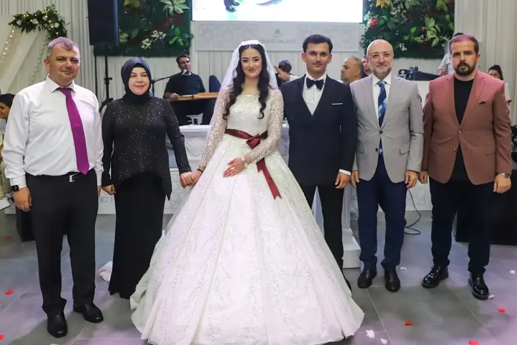 AK Parti Afyonkarahisar İl Başkanlığı’ndan Düğün Cemiyeti Katılımı