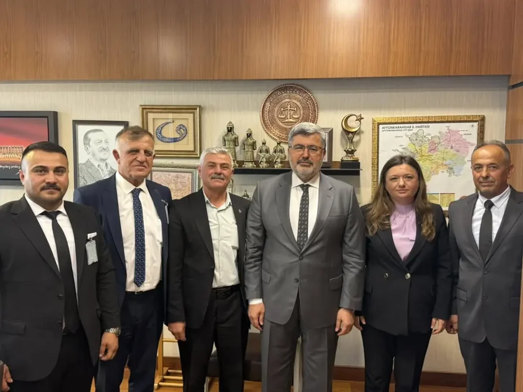 AK Parti Evciler İlçe Başkanı ve Belediye Başkanı Ziyaretçilerini Ağırladı