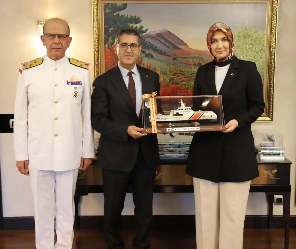 Cumhurbaşkanlığı Strateji ve Bütçe Başkanı İbrahim Şenel Sahil Güvenlik Komutanı Koramiral Ahmet Kendir’i Ziyaret Etti