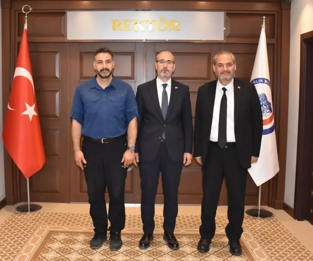 Rektörümüz Prof. Dr. Adem Aslan, Afyonkarahisar İl Sağlık Müdürü Dr. Hakkı Öztürk’ü makamında Ağırladı