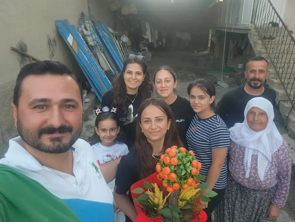 YeşilÇiftlik Belediye Başkanı Devrim Ölmez’den Vatandaşlara Ziyaret: Ayaklarınıza Sağlık!
