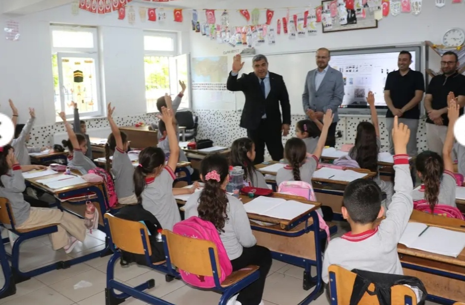 AFYON İL MİLLİ EĞİTİM MÜDÜRÜ MİRAÇ SÜNNETCİ “KİTAPLARLA DOST OLUN”