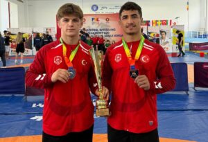 Afyonkarahisarlı Güreşçiler Romanya’dan Madalyalarla Döndü