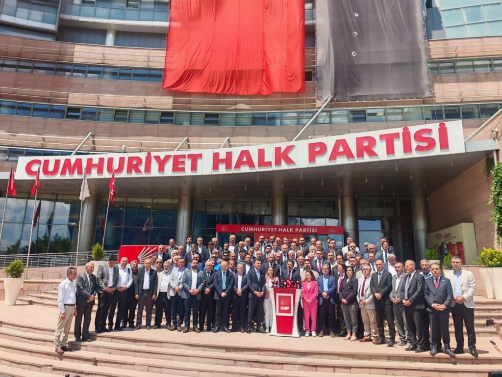 CHP İL BAŞKANLARINDAN TARİHİ ÇAĞRI: “ÖNCE KURULTAY, SONRA İKTİDAR!”