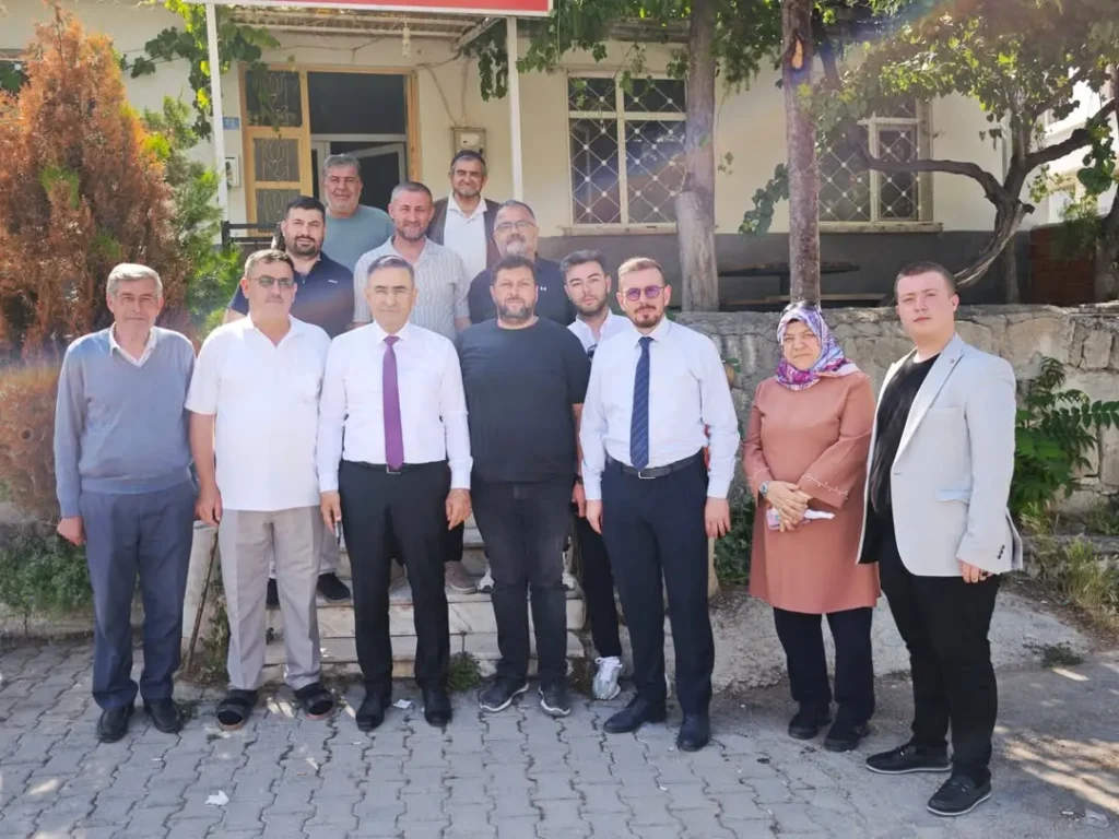 Ak Parti Afyonkarahisar Milletvekili Hasan Arslan, Gönüller Bir, Dualar Bir Mesajını Paylaştı