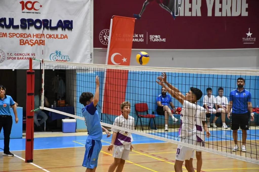 ANADOLU YILDIZLAR LİGİ VOLEYBOL 1. ETAP 2. GRUP MÜSABAKALARI AFYONKARAHİSAR’DA BAŞLADI