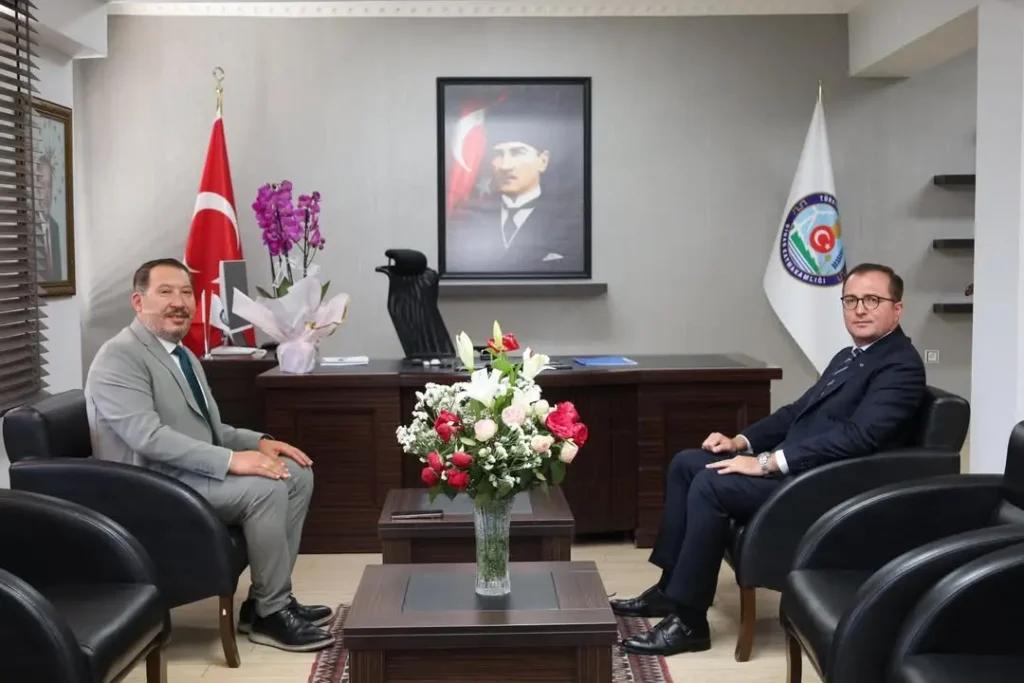 Dinar Belediye Başkanı Veysel Topçu, Kaymakam Mehmet Naim Akgül’e Hayırlı Olsun Ziyaretinde Bulundu