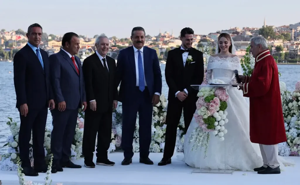 Fenerbahçe Futbolcusu İsmail Yüksek, Esen Matraş İle Evlendi