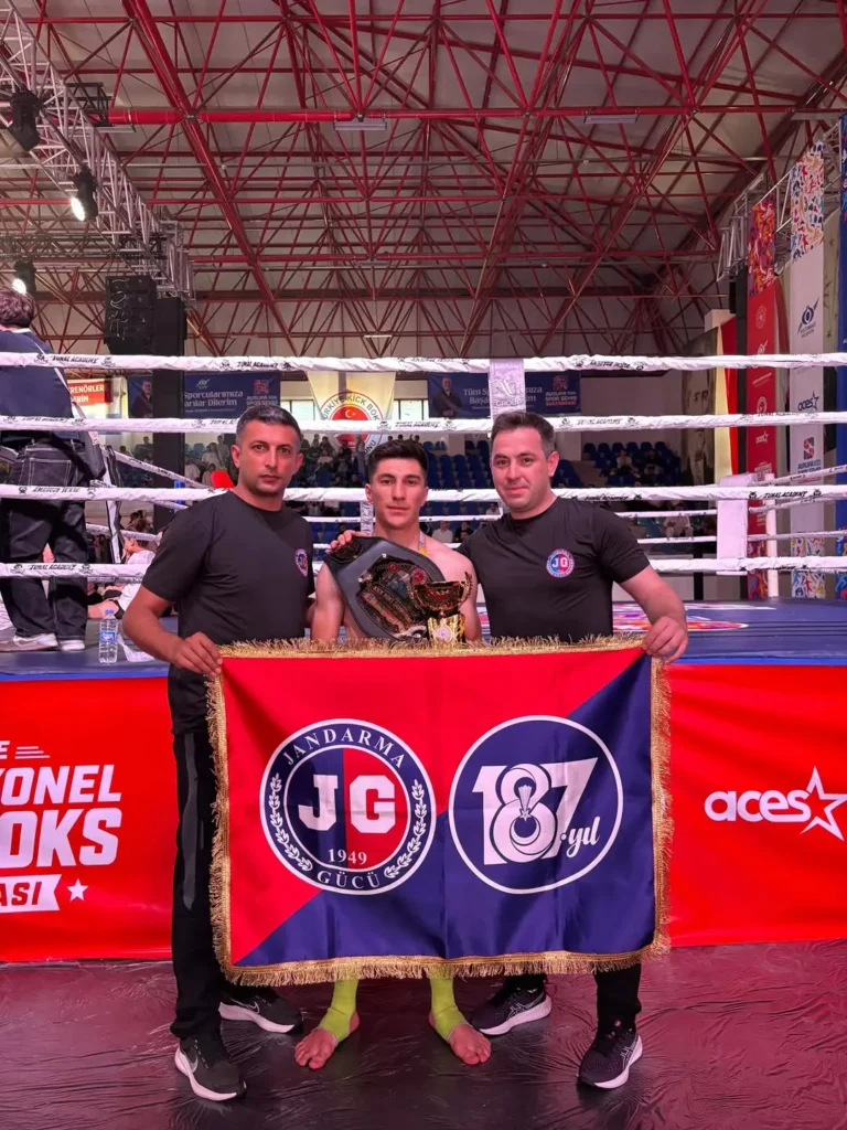 İstanbul’da Düzenlenen Profesyonel Türkiye Kick Boks Turnuvasında Jandarma Gücü’nün Başarısı