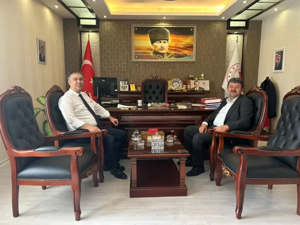 Kütahya İl Genel Meclisi Başkanı Muammer Özcura, İl Müdürü Özkan Parlak’ı Ziyaret Etti