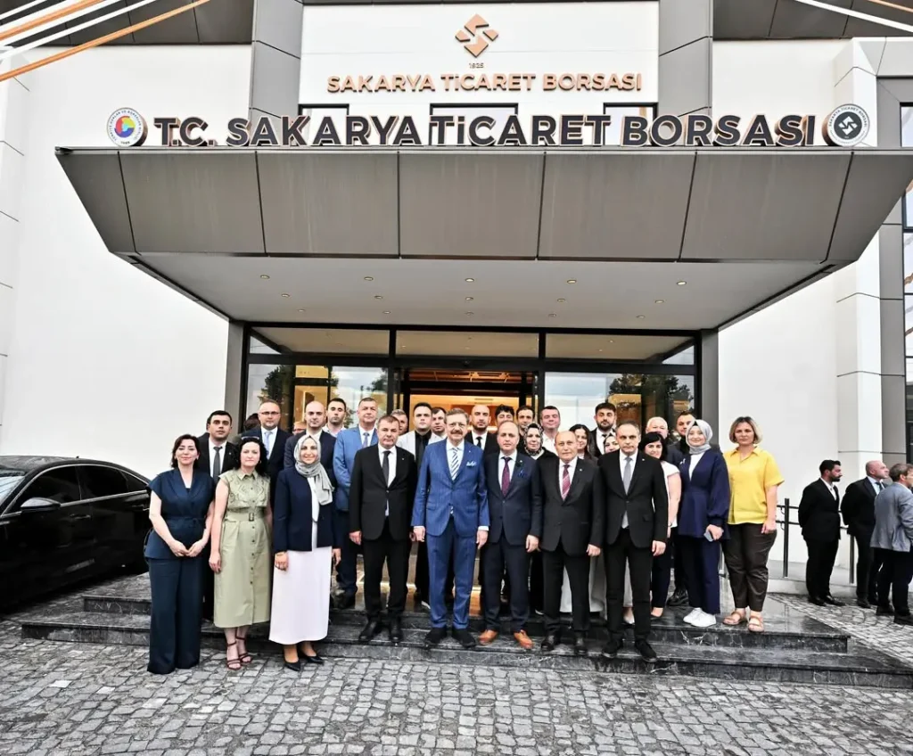 Sakarya Ticaret Borsası Genel Sekreteri ve Çalışma Arkadaşları Tebrik Edildi