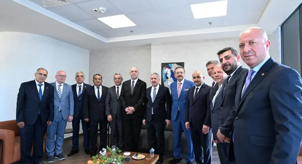 TOBB Başkanı Mustafa Rifat Hisarcıklıoğlu, Eskişehir Sanayi Odası Başkanı ve Yönetim Kurulu Üyeleriyle Bir Araya Geldi