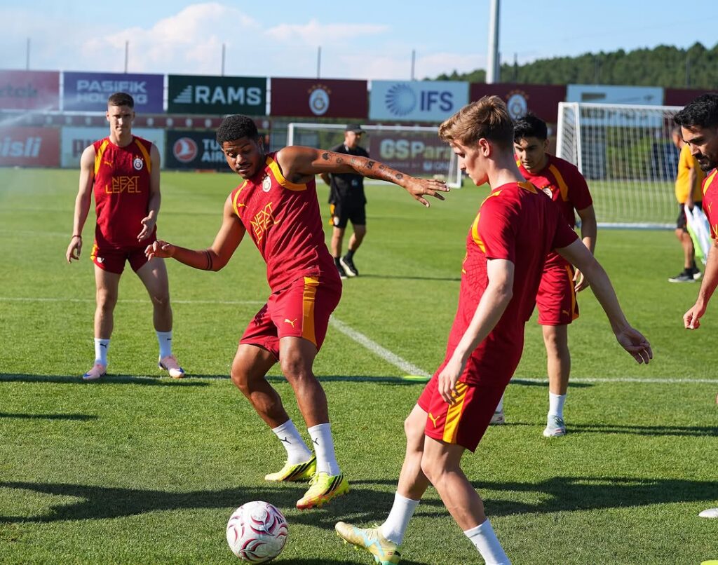 Galatasaray, Çift Antrenmanla Günü Tamamladı