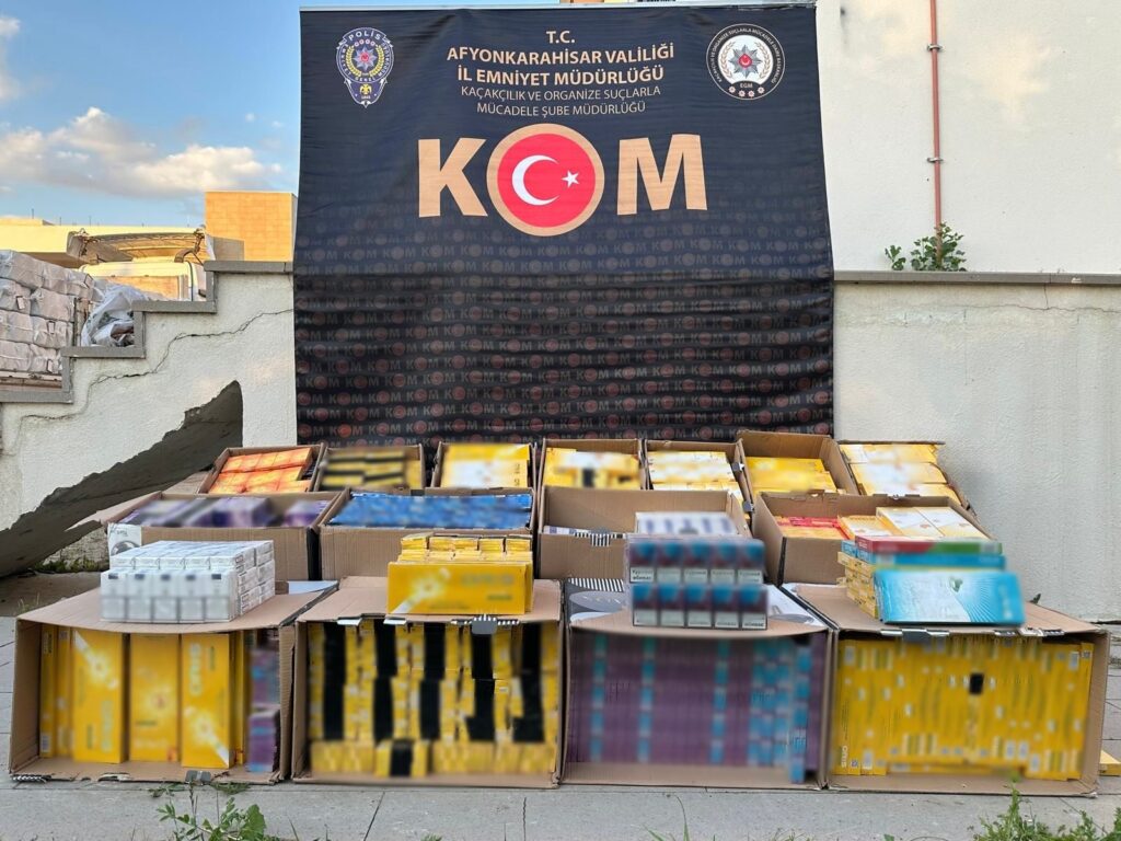 Film Gibi Operasyon Polis Kamerasında: Tır Dolusu Kaçak Sigara Ele Geçirildi