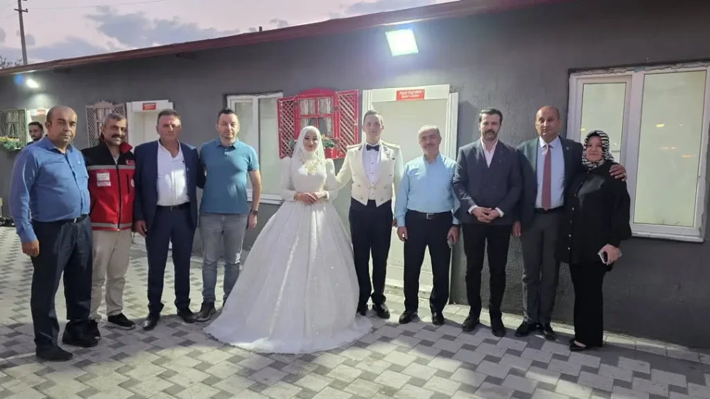 Afyonkarahisar Aile Ve Sosyal Hizmetler İl Müdürlüğü’nden Mutluluk Dolu Düğün Kutlaması