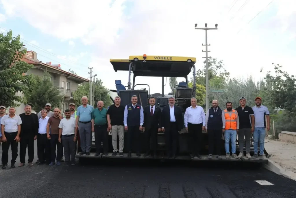 Afyonkarahisar Çobanlar’da Yapılan Asfalt Çalışmaları İncelendi