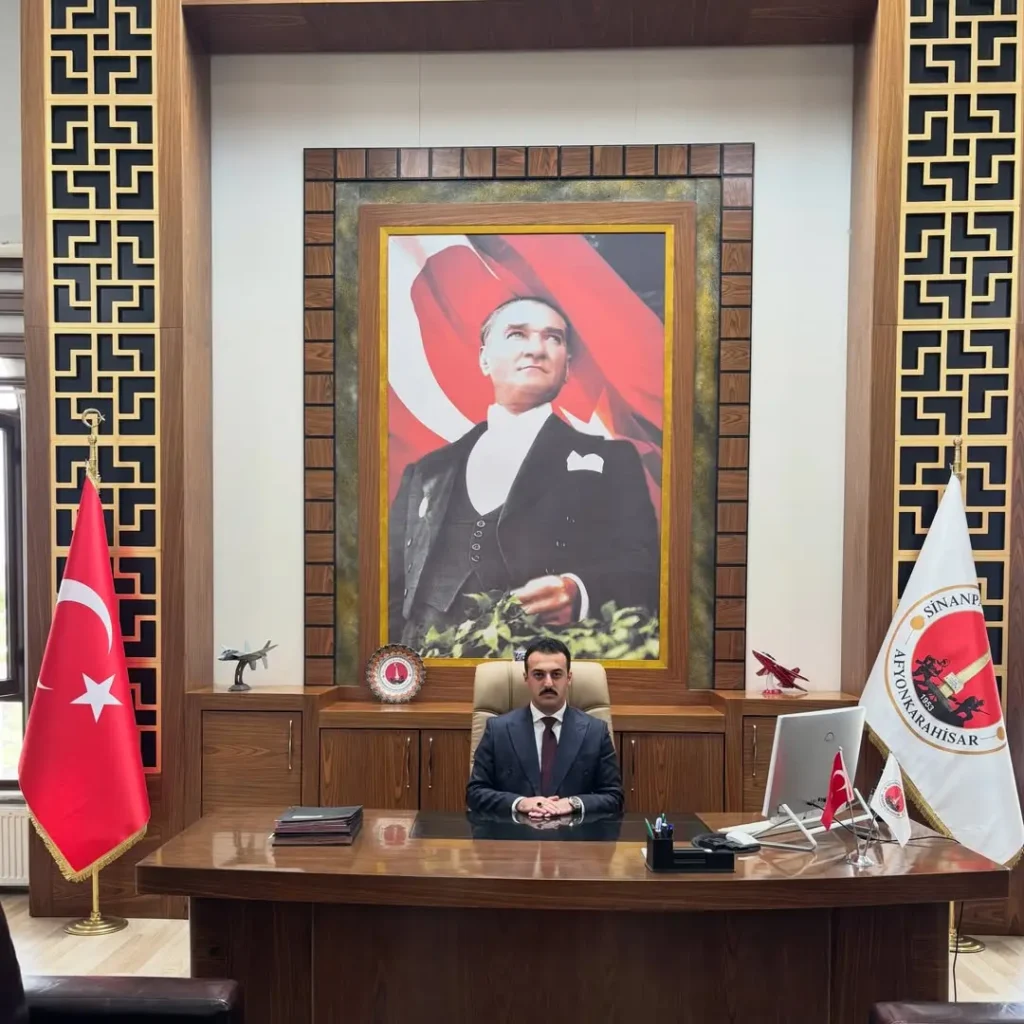 Afyonkarahisar SinanPaşa Kaymakamlığı’na atanan Sayın Bünyamin Miroğlu göreve başladı