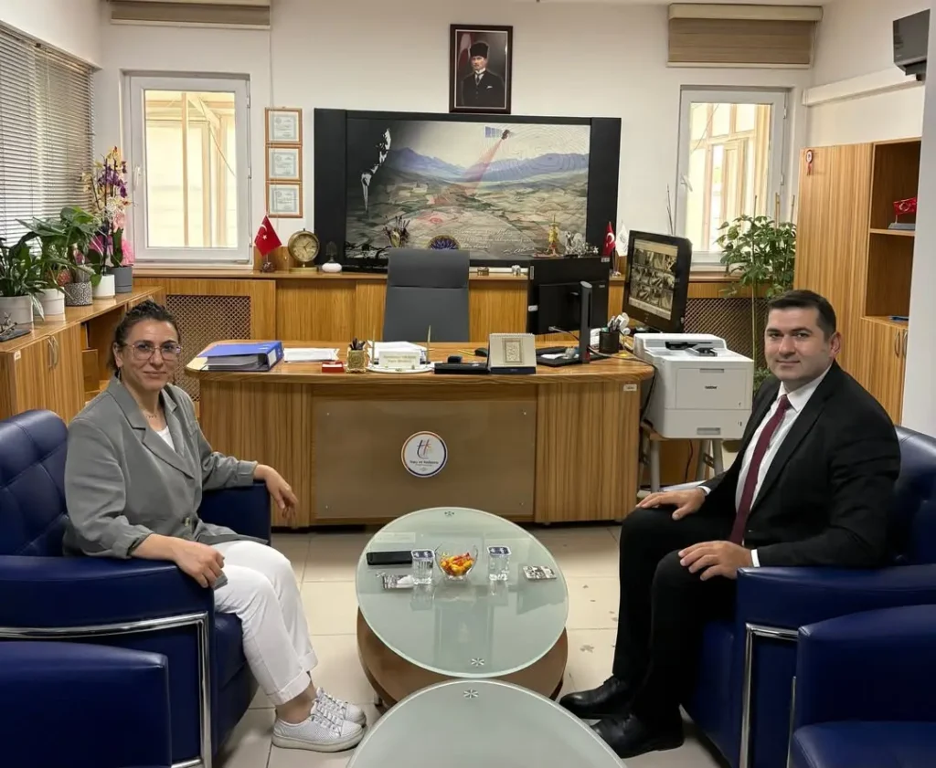 Afyonkarahisar Sosyal Güvenlik İl Müdürü Süleyman Çelikbaş, Afyonkarahisar Tapu Müdürü Havvanur Cengiz’i Ziyaret Etti