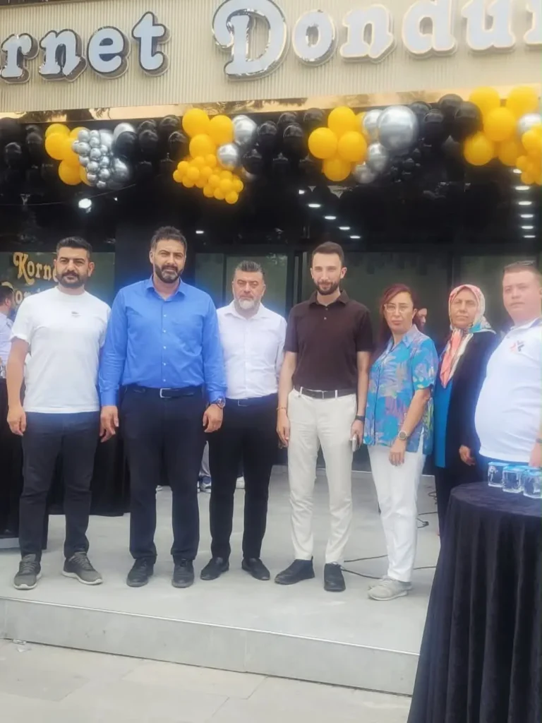 AK Parti Afyonkarahisar İl Kadın Kolları’ndan Meşhur Kornet Dondurma Açılışına Katılım