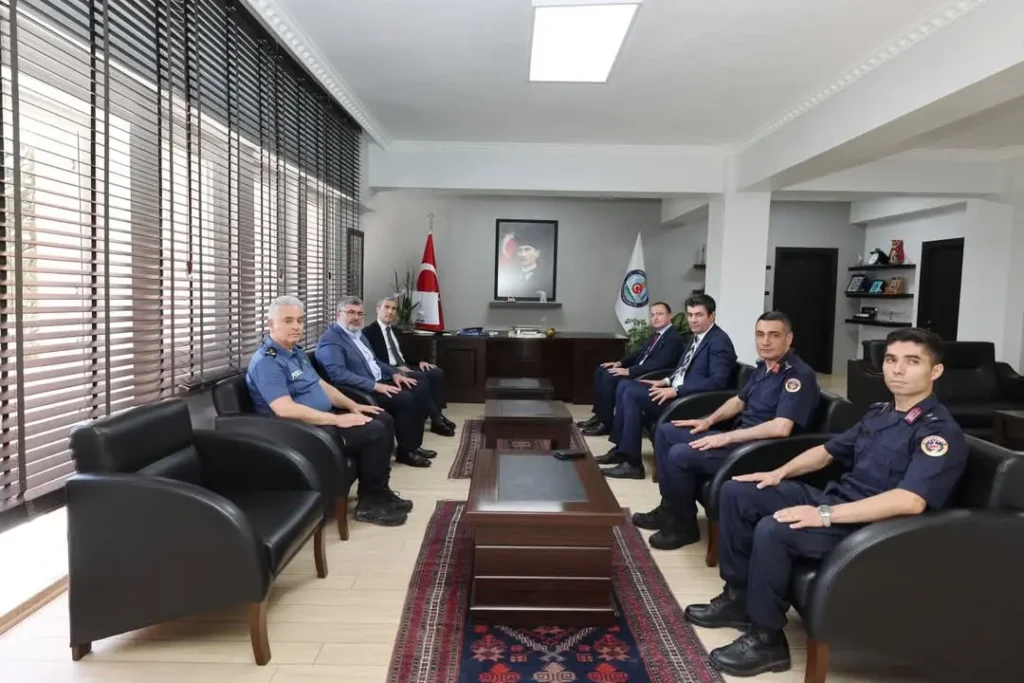 Ak Parti Milletvekili Ali Özkaya, Dinar Kaymakamı Mehmet Naim Akgül’ü Ziyaret Etti