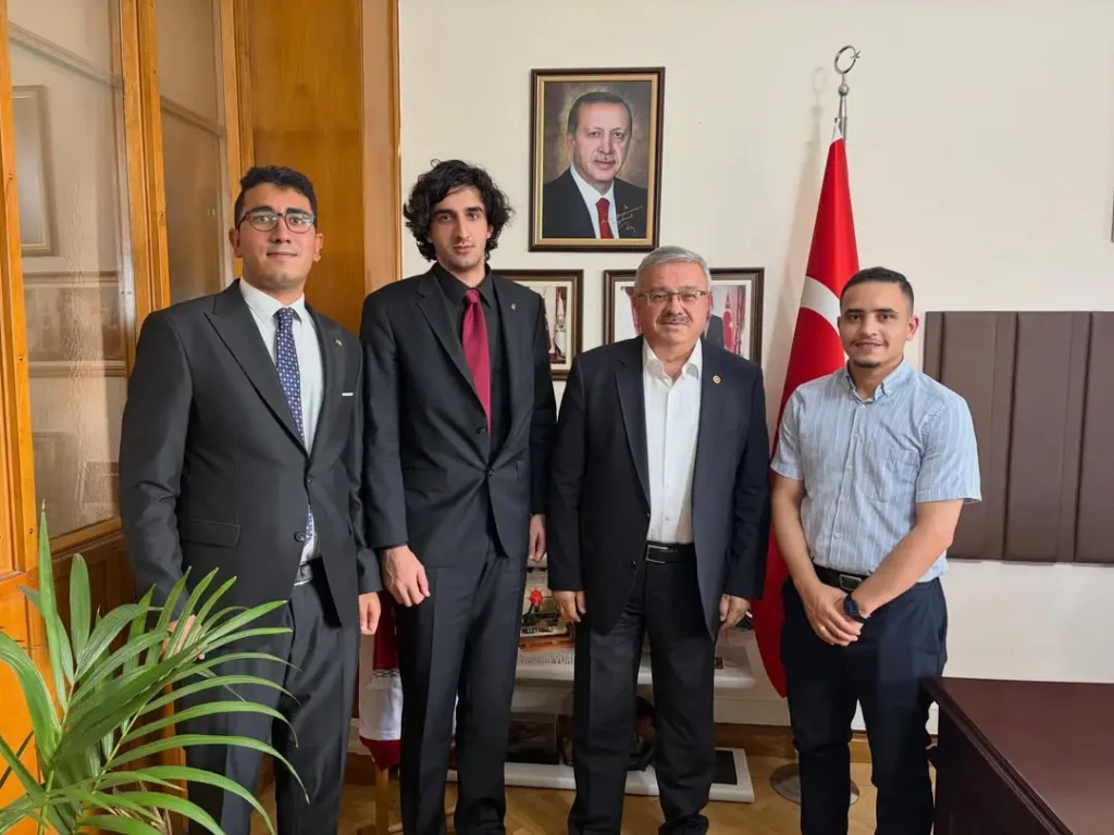 Ak Parti Milletvekili İbrahim Yurdunuseven, Filistinli Gençleri TBMM’de Misafir Etti