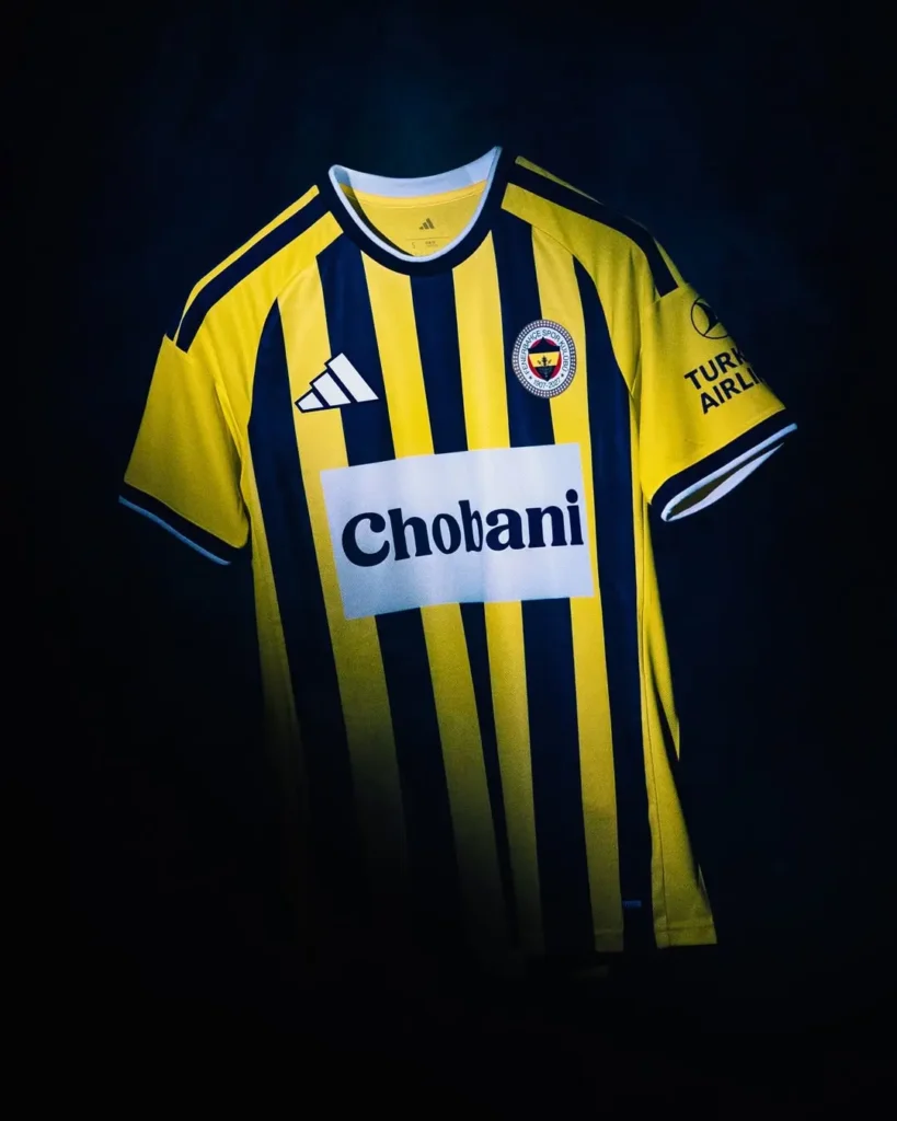 Fenerbahçe İş Birliğiyle Hazırlanan Çubuklu Formayla Sahada