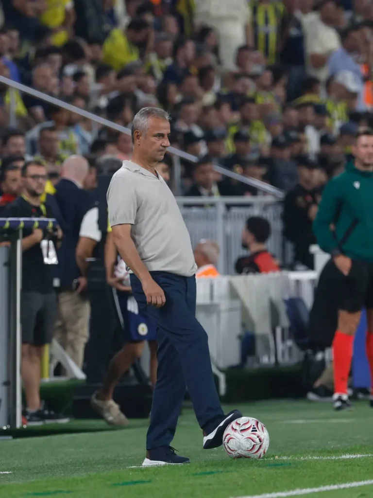 Fenerbahçe, UEFA Şampiyonlar Ligi’nde İlk Maçta Sturm Graz’ı 2-0 Mağlup Etti