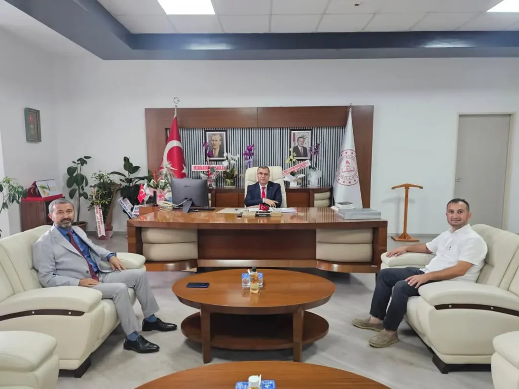İlçe Milli Eğitim Müdürü İsmail Altınkaynak’ı Ziyaret Eden İscehisar İlçe Milli Eğitim Müdürü