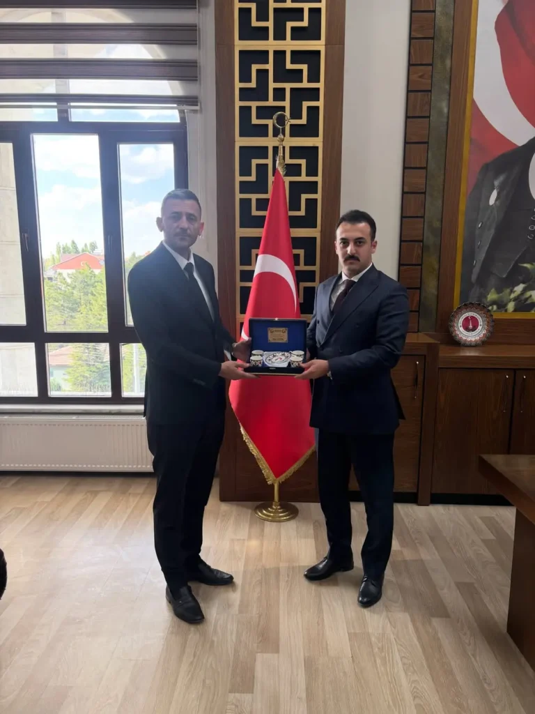 Sinanpaşa Belediye Başkanı Tolga Yıldırım Kaymakam Bünyamin Miroğlu’nu Ziyaret Etti