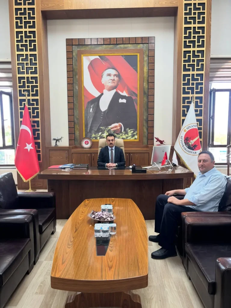 Sinanpaşa Esnaf ve Sanatkarlar Odası Başkanı Kaymakam’a Hayırlı Olsun Ziyaretinde Bulundu