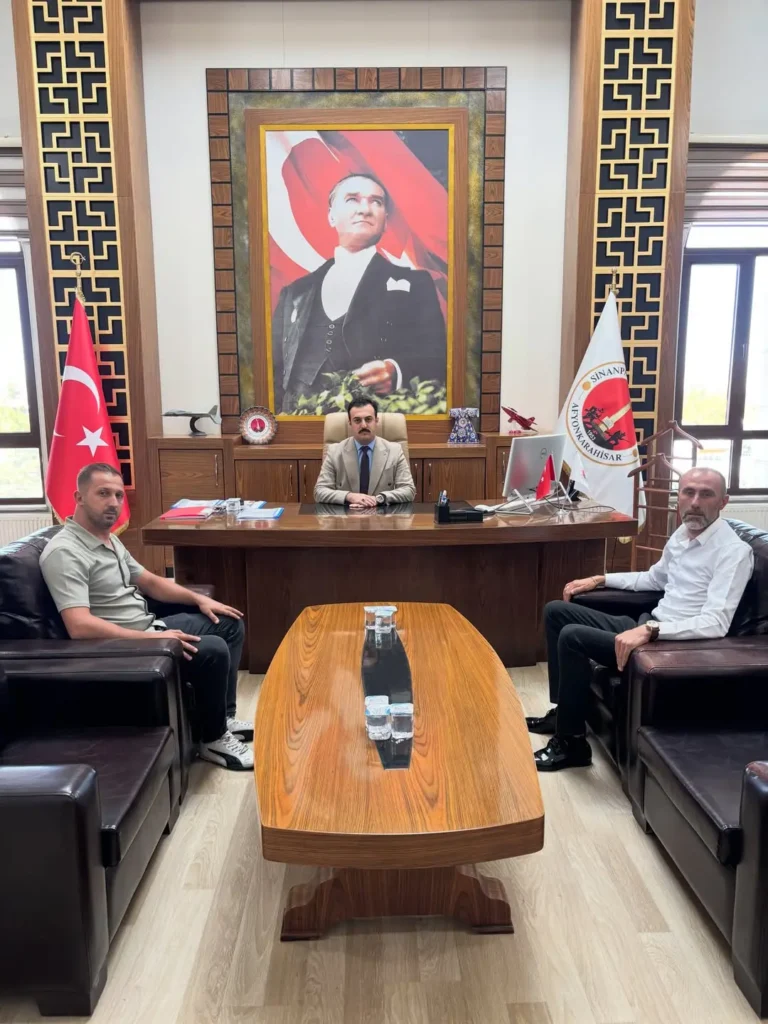 Şoförler Odası Başkanı Mehmet MÜJDE, Kaymakamımız Sayın Bünyamin MİROĞLU’na hayırlı olsun ziyaretinde…