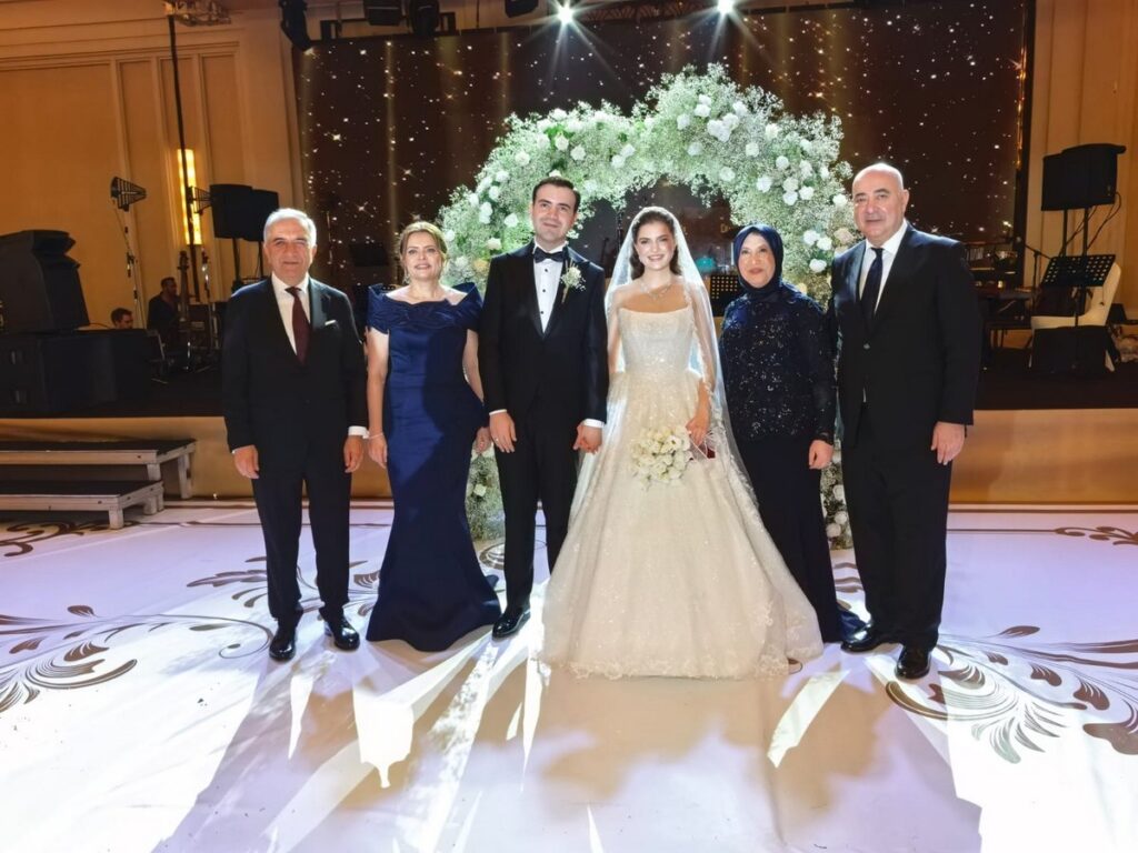 YILIN DÜĞÜNÜNDE BÜYÜLEYİCİ GECE: GÜLCE ARABACI VE ÖMER KOCAŞABAN DÜNYAEVİNE GİRDİ!