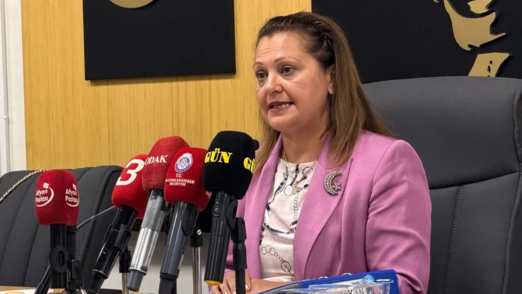 Mecliste Gergin Anlar: Burcu Köksal’dan “Devam Ederseniz Gereğini Uygularım” Uyarısı