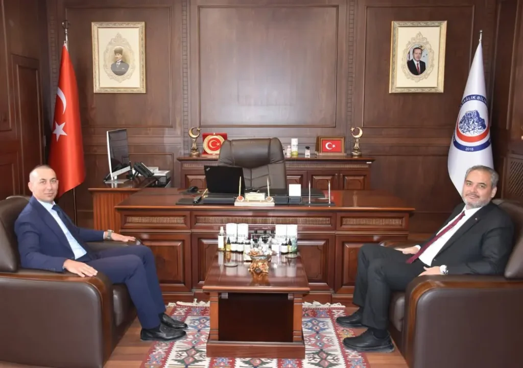 Afyonkarahisar Sağlık Bilimleri Üniversitesi Rektörü Prof. Dr. Adem Aslan, Vali Yardımcısı Doç. Dr. Atıf Çiçekli’yi Makamında Ağırladı