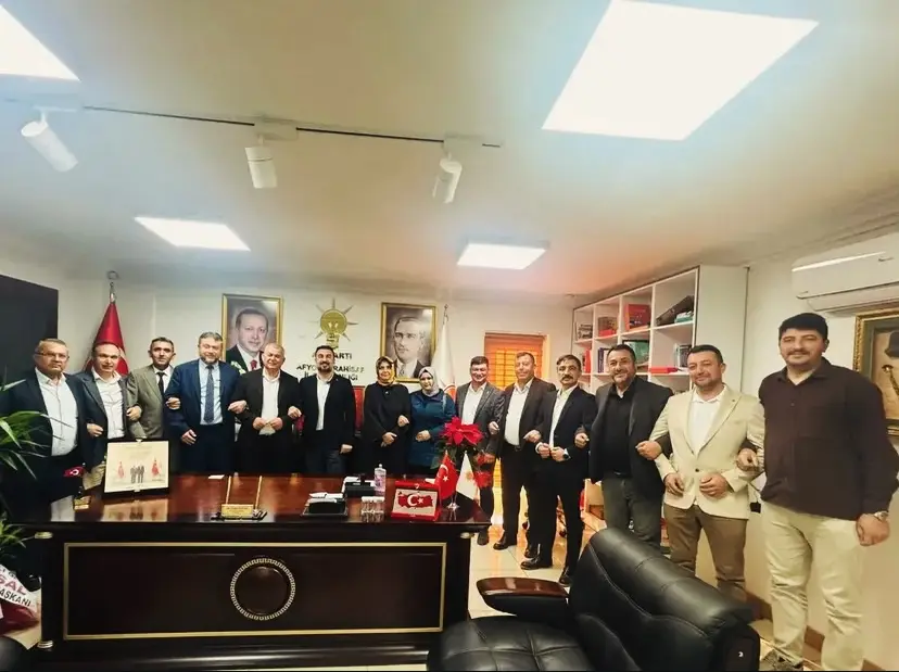 AK Parti İhsaniye Teşkilatı, Dr. Özgür Kavak’a Hayırlı Olsun Ziyareti Gerçekleştirdi