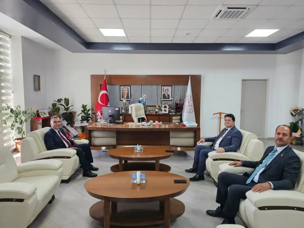 Bolvadin Belediye Başkanı Derviş Aynacı, İl Milli Eğitim Müdürü İsmail Altınkaynak’ı Ziyaret Etti