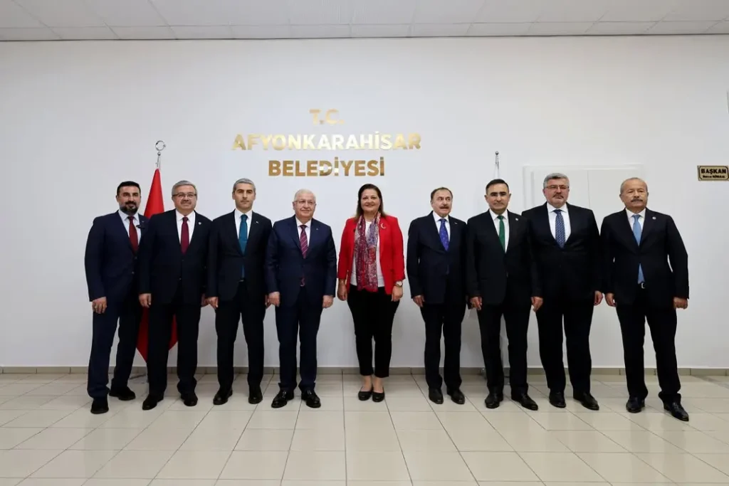 Milli Savunma Bakanı ve Vali Afyonkarahisar Belediye Başkanı’nı Ziyaret Etti