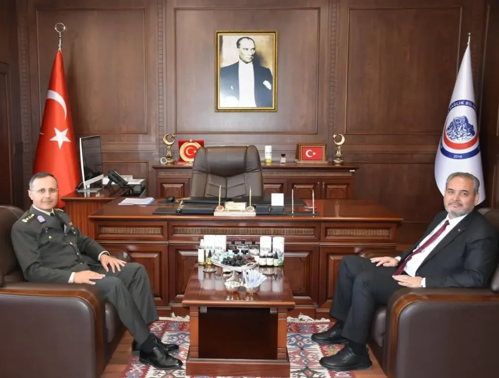 Prof. Dr. Adem Aslan, Kara Kuvvetleri Lojistik Komutanlığına Atanan Albay Ata Tınas’ı Kabul Etti