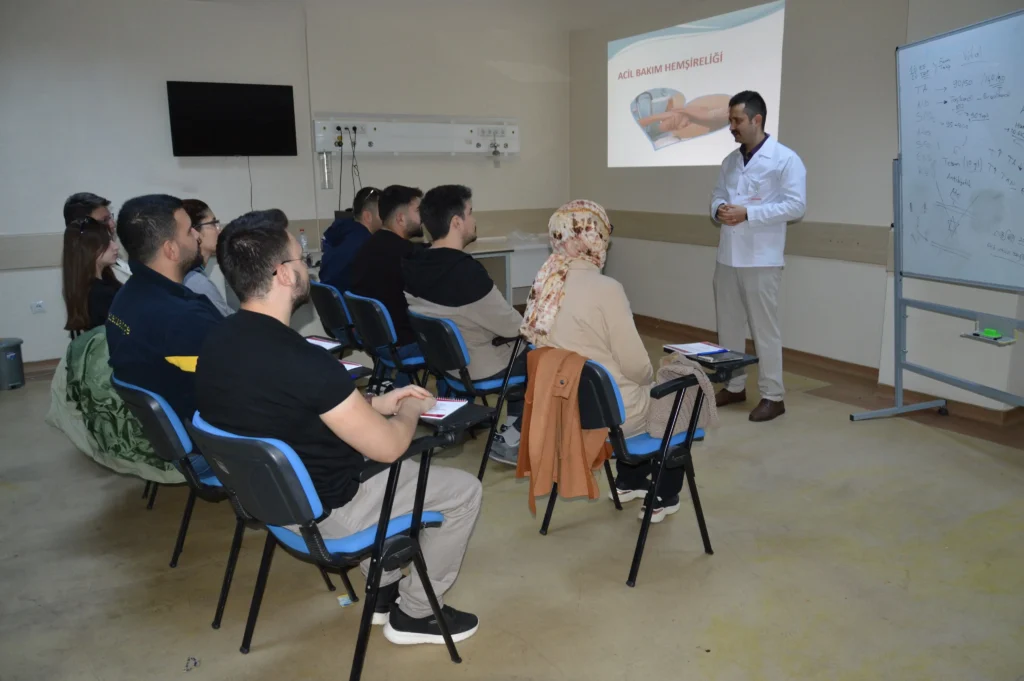 Acil Hemşireliği Sertifikalı Eğitim Programı Başladı