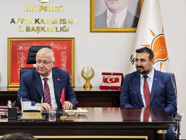 Bakan Yaşar Güler Afyonkarahisar’da esnafla buluştu