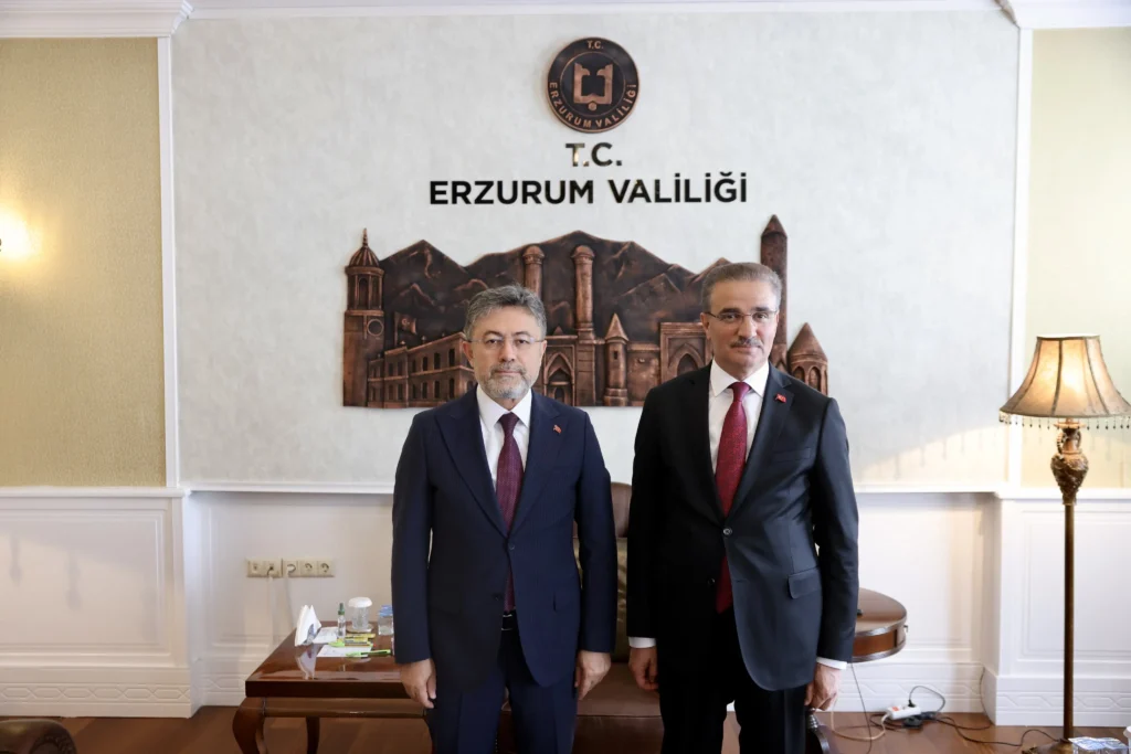 Bakan Yumaklı, Erzurum Valiliğini Ziyaret Etti
