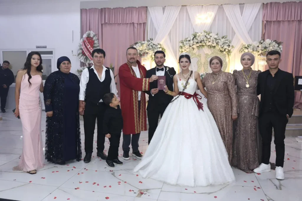 Başkan Öztaş, genç çiftin nikahını kıydı