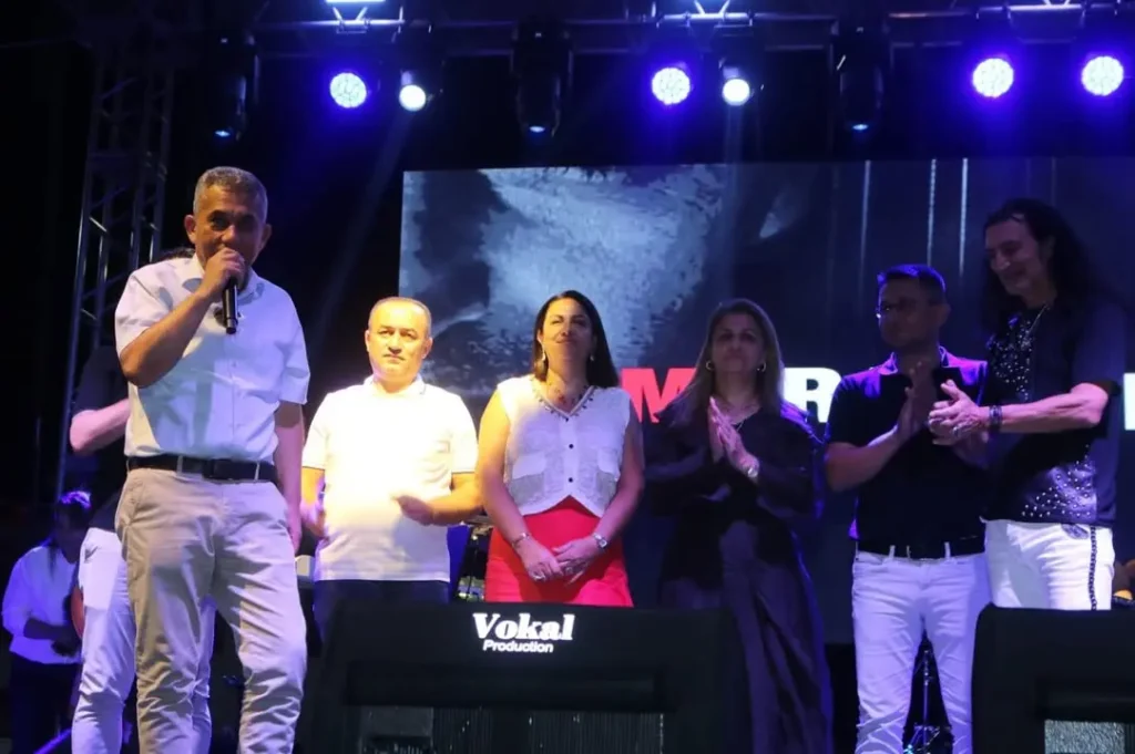 Çal Bağ Bozumu Festivali’nde Murat Kekilli Konser Verdi