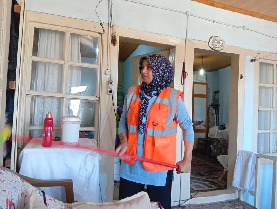 Eğirdir Belediyesi’nden yaşlı vatandaşa destek