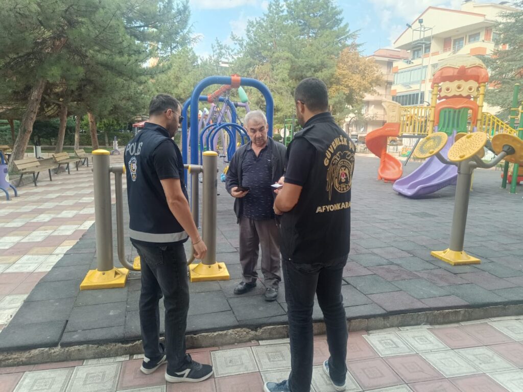 Emniyetten Okul Çevrelerinde Kapsamlı Asayiş Uygulaması