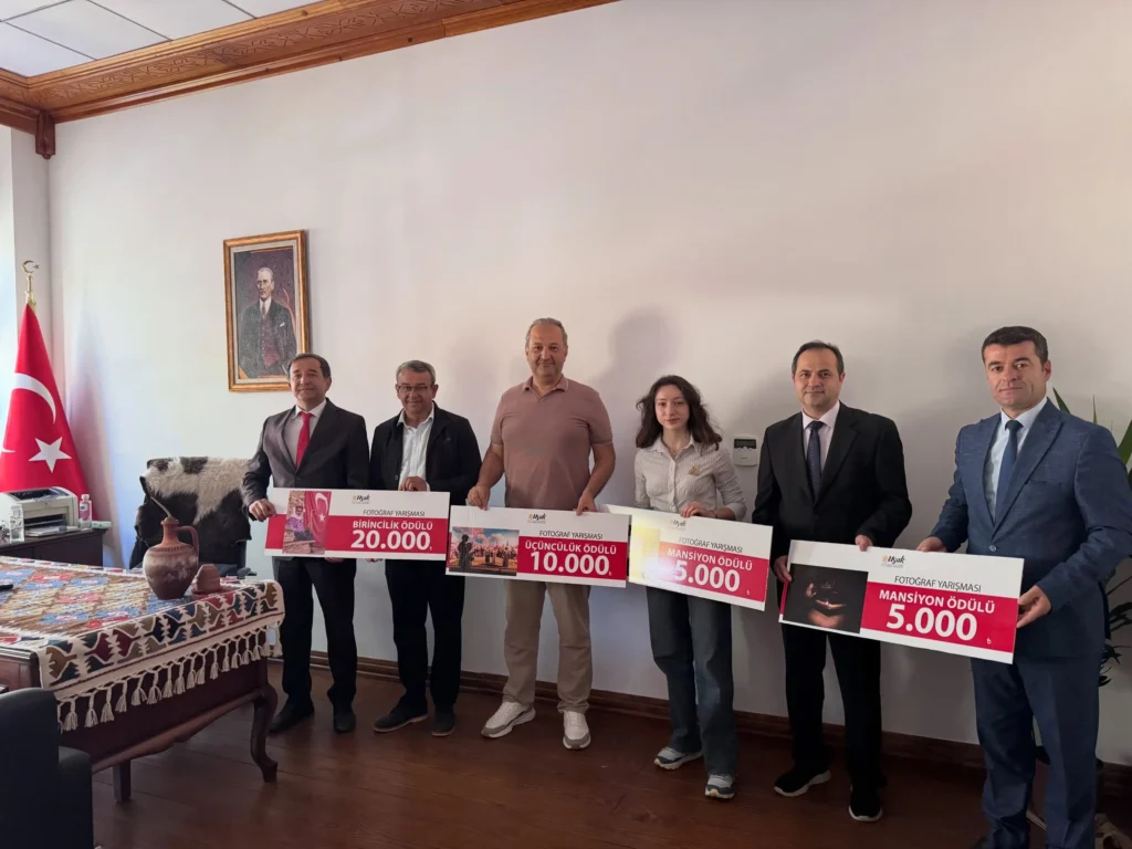 Fotoğraf Yarışmasında Dereceye Girenlere Ödül Verildi