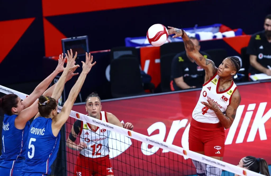Kadın Voleybol Takımımız Avrupa Şampiyonası Finaline Yükseldi